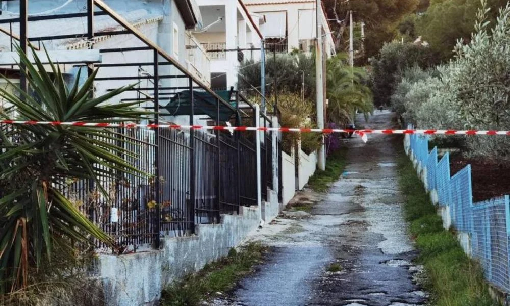 Καλύβια: «Μας κακοποιούσε χρόνια, δεν άντεξα και τον σκότωσα»- Όσα κατέθεσε ο 16χρονος που μαχαίρωσε τον πατέρα του